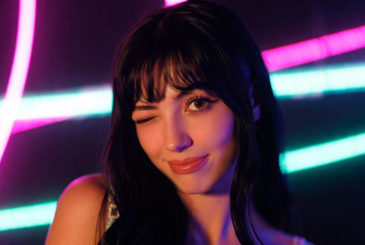 Flirty tips for random cam2cam chat with hot girls